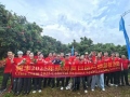 昶豐周末辦公室人員出動， 現(xiàn)摘現(xiàn)吃桂味荔枝， 解鎖夏日團(tuán)建快樂！